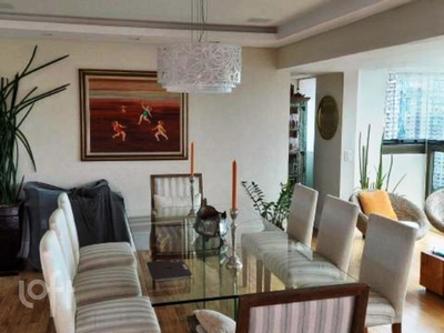 Apartamento à venda em Campo Belo com 247 m², 3 quartos, 3 suítes, 4 vagas