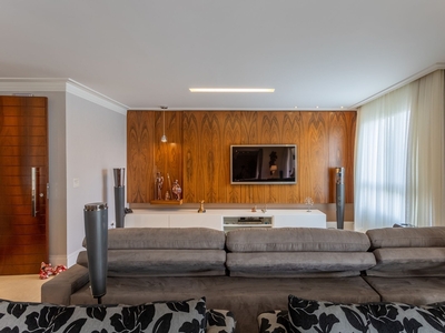 Apartamento à venda em Campo Grande com 233 m², 3 quartos, 3 suítes, 4 vagas