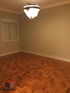 Apartamento de 170m², 3 dormitórios, 2 salas, 2 banheiros e 2 vagas de garagem. Totalmente