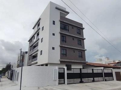 Apartamento térreo com área externa privativa no bairro do Bessa - AP1613
