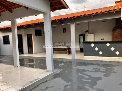 Casa com 3 quartos à venda, 210.0m²