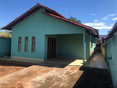 Casa com 3 quartos à venda, 300.0m²