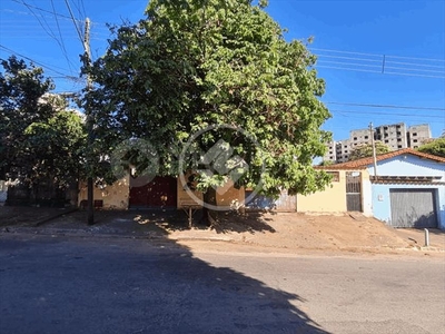 Casa com 3 quartos à venda, 420.0m²