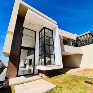 Casa com 3 quartos à venda, 427.0m²