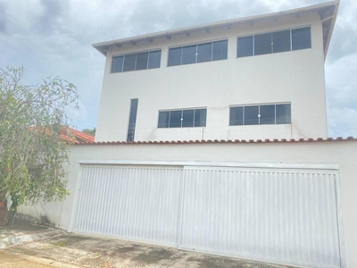 Casa com 3 quartos à venda, 720.0m²