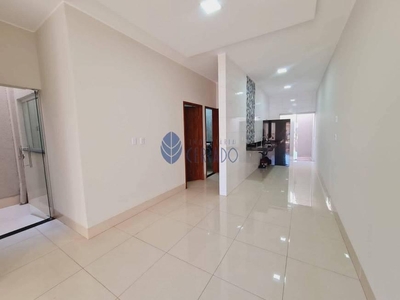 Casa com 3 quartos à venda, 81.0m²