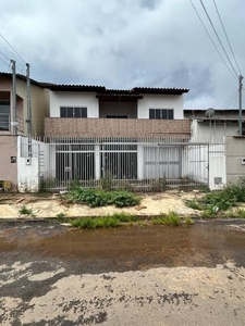 Casa com 4 quartos à venda, 193.0m²