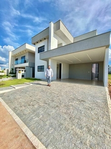 Casa com 4 quartos à venda, 300.0m²