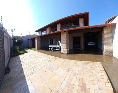 Casa com 4 quartos à venda, 450.0m²