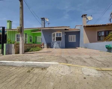 Casa para Venda - 80m², 2 dormitórios, 2 vagas - Restinga