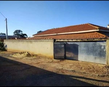 Chácara com piscina, churrasqueira em bairro familiar