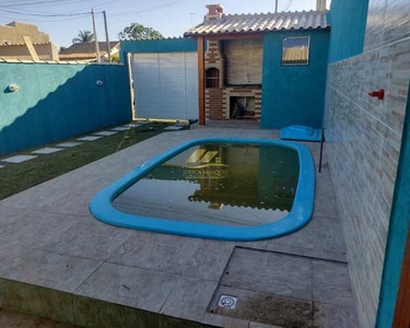 Linda casa modelo com 2 quartos, piscina e área gourmet em Unamar - Cabo Frio - RJ