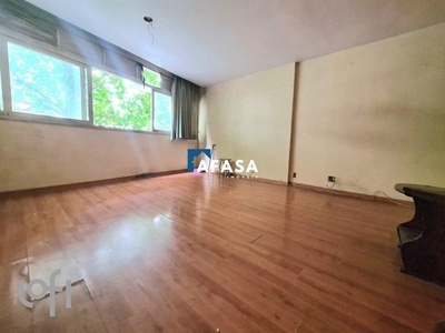 Apartamento à venda em Copacabana com 68 m², 2 quartos, 1 vaga