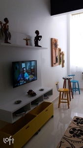Apartamento à venda em Copacabana com 72 m², 2 quartos, 1 suíte