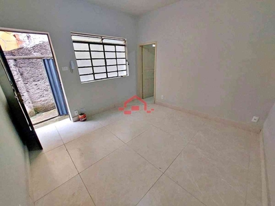 Casa com 2 quartos para alugar no bairro Santo André, 60m²