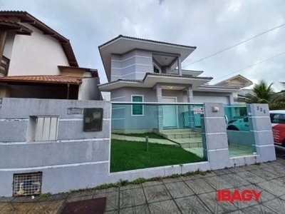 Casa com 3 quartos para alugar na rua da saracura, 320, pedra branca, palhoça, 200 m2 por r$ 8.000