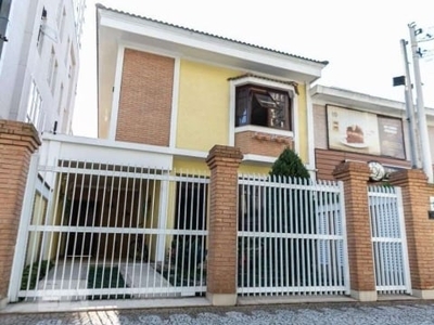 Casa na avenida dos bancários