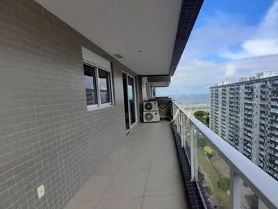 Belíssimo Apartamento com 02 dormitórios, andar alto, sacada na sala com vista para o mar