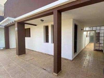 Casa com 3 dormitórios para alugar, 160 m² por R$ 2.500,00 - Centro - Americana/SP