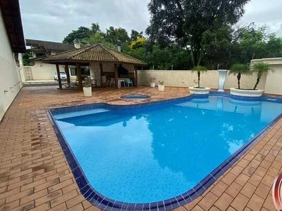 Casa de Condomínio fechado - 3 suítes 2 vagas - lareira - lazer com piscina e área gourmet