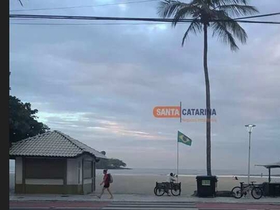 More de frente a praia Central em Balneário Camboriú. Locação anual apto mobiliado com áre
