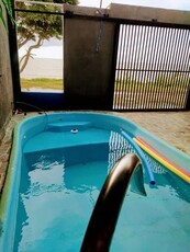 Casa alugo anual ou temporada de frente para o mar de Tabuba piscina churasqueira
