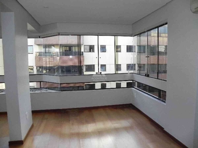 Apartamento com 2 quartos para alugar no bairro Asa Norte, 75m²