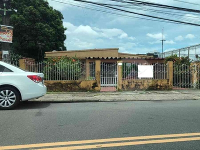 Casa com 4 quartos à venda no bairro Adrianópolis, 201m²