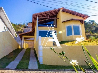 Casa em condomínio no bairro albuquerque, teresópolis!