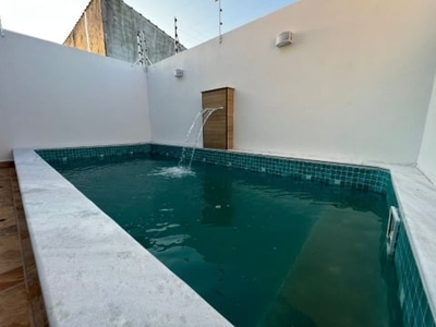 Linda casa em itanhaém com piscina e acabamento de primeira.