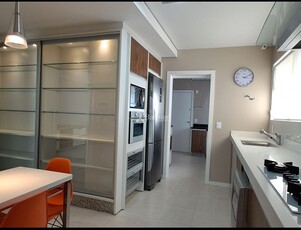 Apartamento no Bairro Victor Konder em Blumenau com 3 Dormitórios (3 suítes) e 168 m²