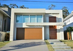 Casa de Condomínio à venda por R$ 2.599.000