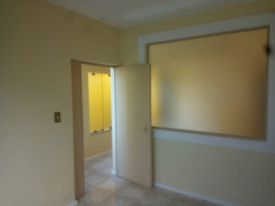 Apartamento com 2 Quartos e 3 banheiros para Alugar, 200 m² por R$ 3.300/Mês