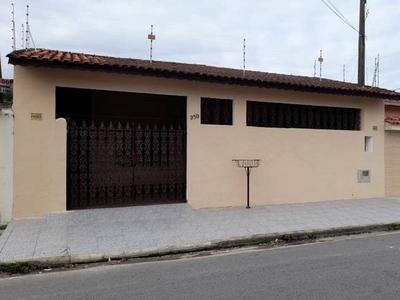 Casa com 2 Quartos e 1 banheiro à Venda, 118 m² por R$ 305.000