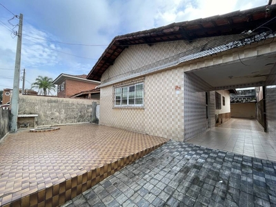 Casa com 3 Quartos e 3 banheiros à Venda, 80 m² por R$ 300.000