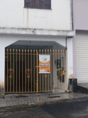 Alugo Casa 2/4 Sala Ampla 2 Banheiros Garagem p/ 2 carros no Centro