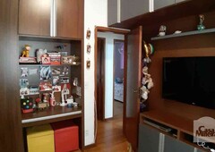 Apartamento com 3 quartos à venda no bairro Arvoredo, 57m²