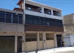 Casa com 3 dormitórios para alugar, 180 m² por R$ 1.559,00/mês - Henrique Jorge - Fortalez