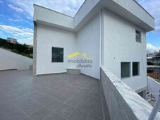 Casa com 3 quartos à venda no bairro Estoril, 228m²