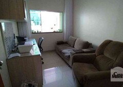 Casa com 4 quartos à venda no bairro Arvoredo, 250m²