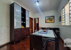 Casa com 4 quartos à venda no bairro Industrial, 150m²