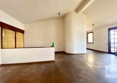Casa com 4 quartos à venda no bairro Santa Lúcia, 302m²