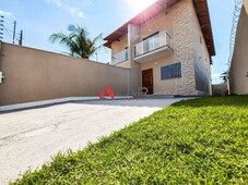 Casa duplex, 3 quartos com suíte, 2 vagas de garagem e quintal amplo