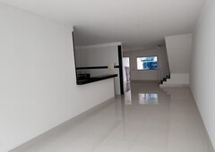 V301 Casa Duplex na 2ª quadra do mar com 4 quartos, sendo 2 suites, Jardim Camburi - Vit