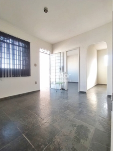 Apartamento em Planalto, Belo Horizonte/MG de 50m² 2 quartos para locação R$ 1.087,00/mes