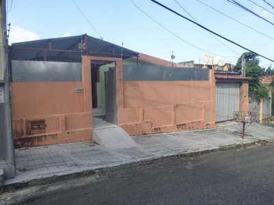 Casa em Candelária, Natal/RN de 110m² 3 quartos para locação R$ 1.600,00/mes