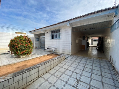Casa em Lagoa Nova, Natal/RN de 319m² 3 quartos à venda por R$ 269.000,00