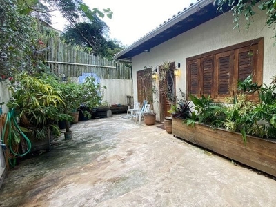 Casa em Peró, Cabo Frio/RJ de 268m² 3 quartos à venda por R$ 696.000,00