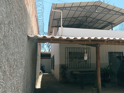 Casa em Ribeiro de Abreu, Belo Horizonte/MG de 300m² 5 quartos à venda por R$ 299.000,00