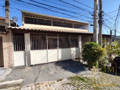 Casa em Santa Rosa, Niterói/RJ de 200m² 3 quartos para locação R$ 1.800,00/mes